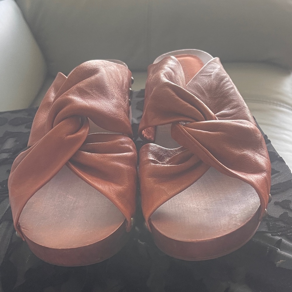 Elegant Women's Slide Sandals - Copper